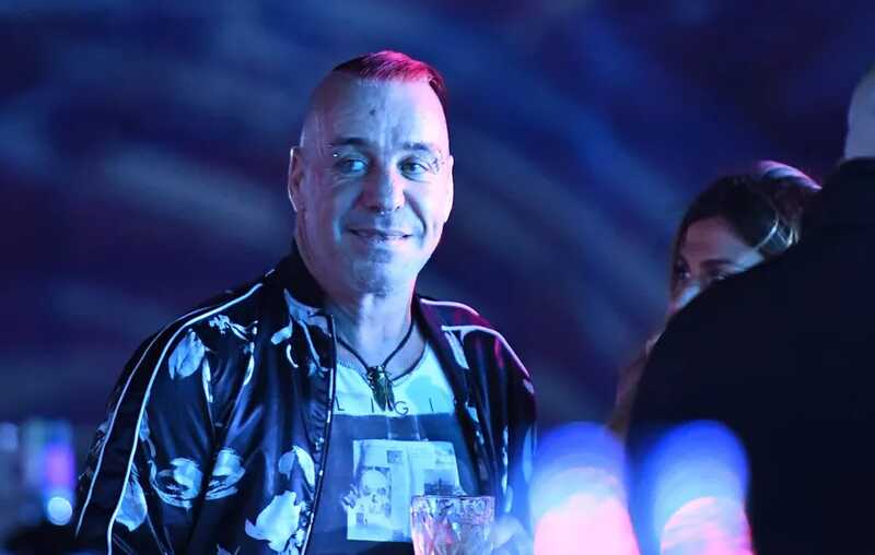 Немецкая прокуратура отказалась от обвинений лидера группы Rammstein в насилии