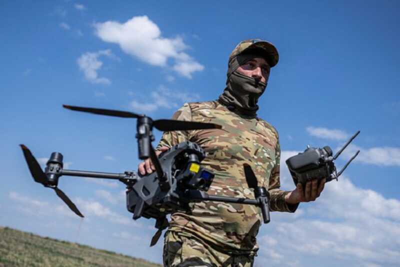 Путину доложили о ночной атаке дронов по семи регионам России