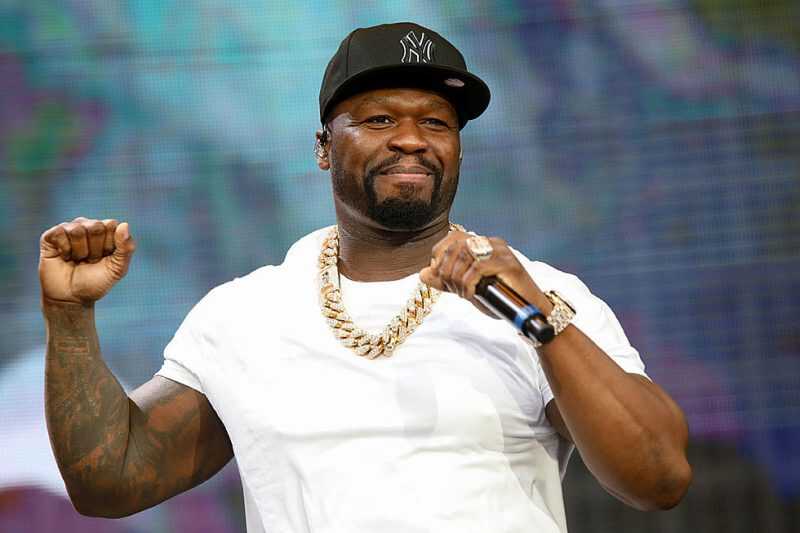 Американский рэпер 50 Cent швырнул микрофон в толпу и разбил голову своей почитательнице