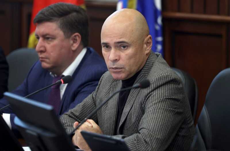 Как губернатор Артамонов покрывает беглого вице-губернатора
