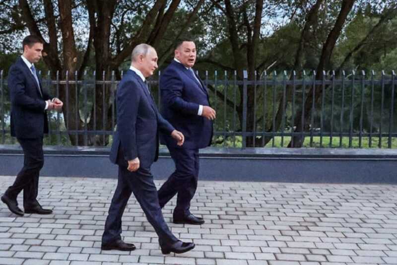 Путин посетил школу и досуговый центр в Тверской области