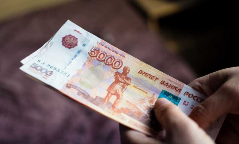 Неизвестные вымогали у челябинки 100 тысяч рублей за интимные фото