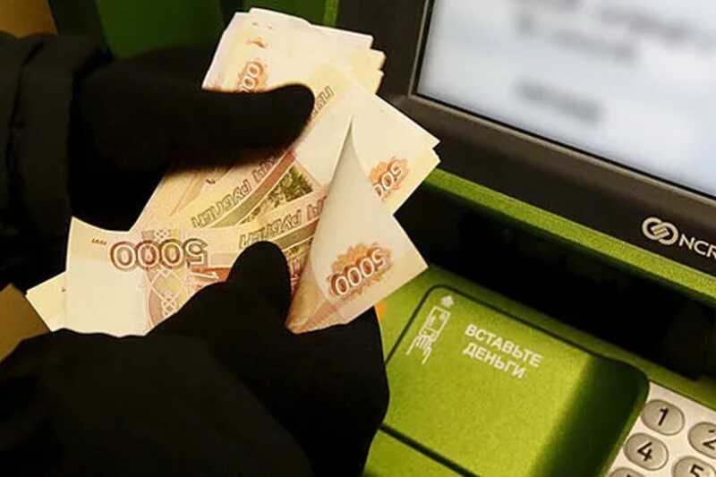 В Петербурге у врача мошенники выманили более 13 млн рублей