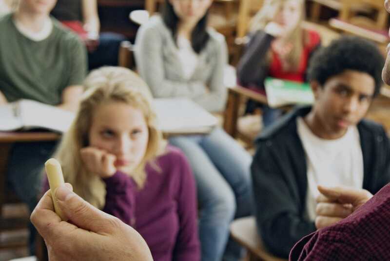 Преподаватель обмотала студента скотчем в колледже Уфы