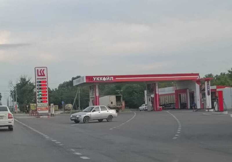 После взрыва склада со 100 тоннами селитры в Махачкале закрыли 20 частных АЗС