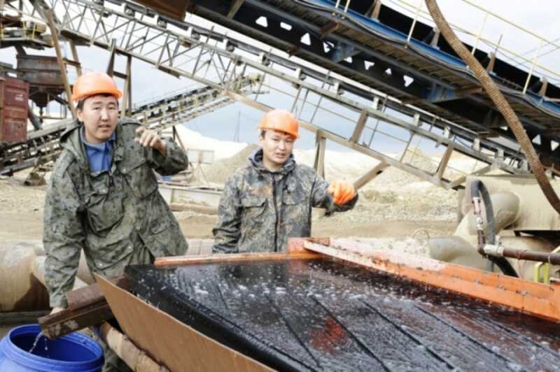 В Якутии добыли самый крупный алмаз за 10 лет