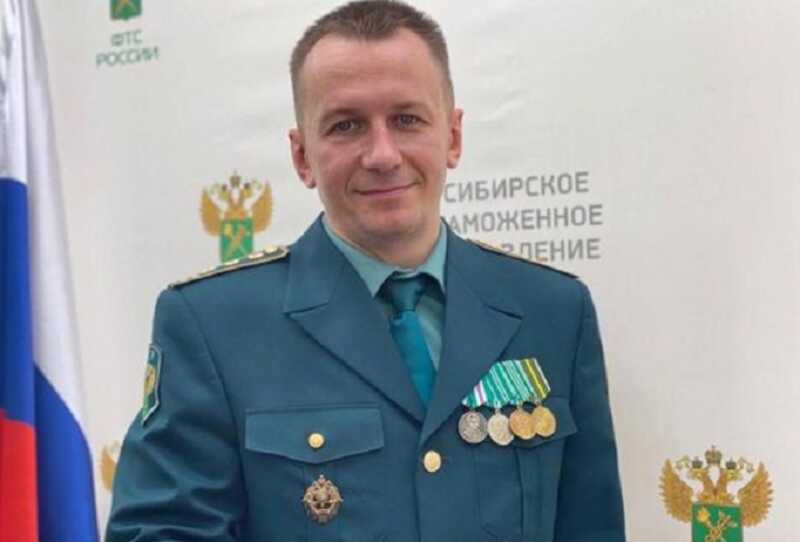 Главного инспектора Сибирской электронной таможни задержали за работу на "Легион "Свобода России"*