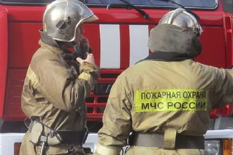 В Башкирии полыхает пожар на заводе по производству битума