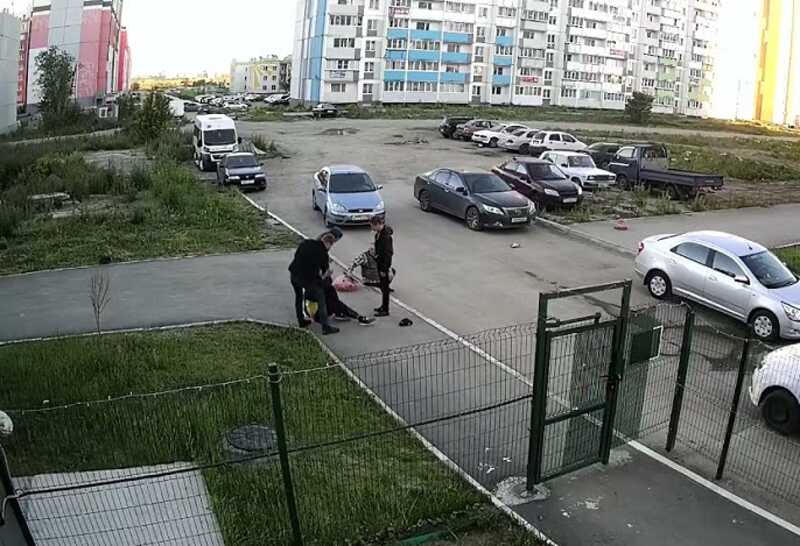 В Челябинске парень избил дедушку, сделавшего ему замечание