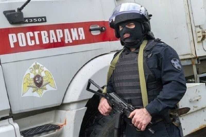 Инспекторы ДПС ранили пьяного росгвардейца с автоматом Калашникова