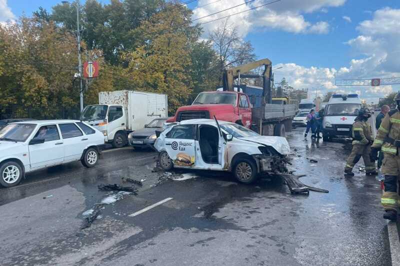 В Челябинске скончался водитель такси, устроивший днем ДТП в Копейске