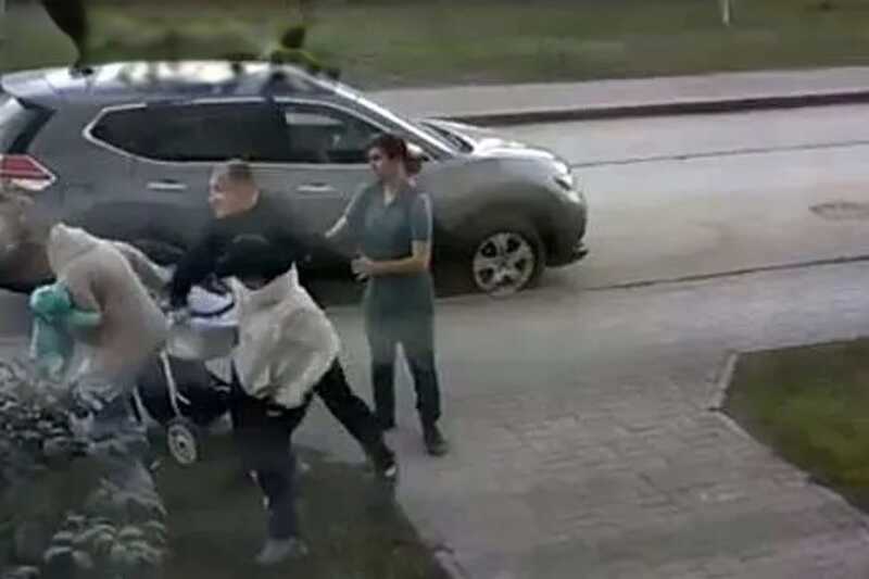 В Новосибирске мужчина с ножом набросился на женщину с младенцем на руках