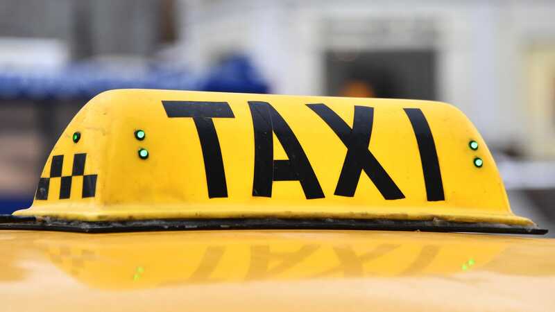 МВД поддержало запрет на длительную парковку такси в жилом секторе