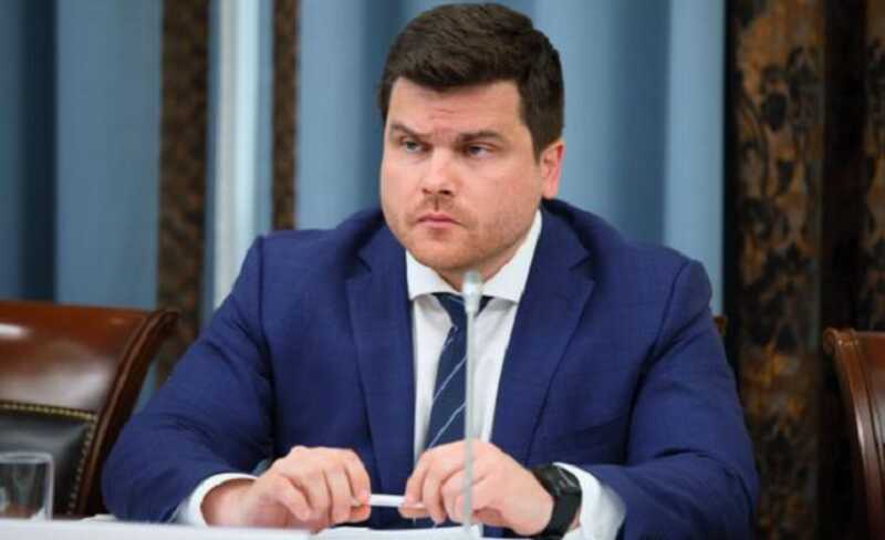 Аккредитация от Усманова набрала на срок