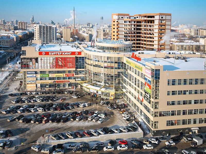 Екатеринбуржцев напугал хлопок возле ТЦ «Мегаполис»