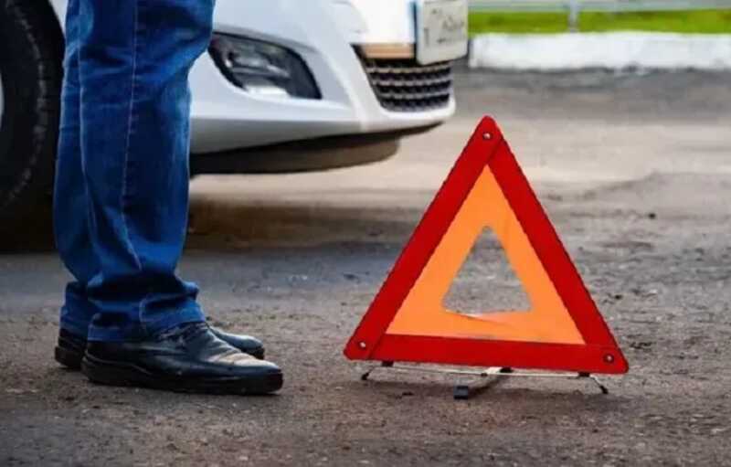 На востоке Москвы пешеход попал под машину, пытаясь перебежать шоссе