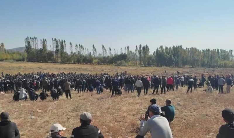 В Чолпон-Ате прошли похороны Камчы Кольбаева
