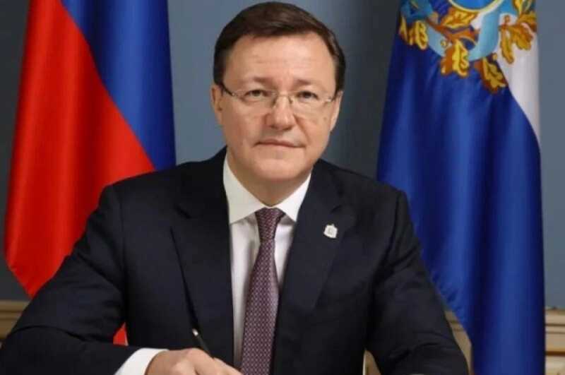 Азаров оставил экс-судью Ефанова в почете