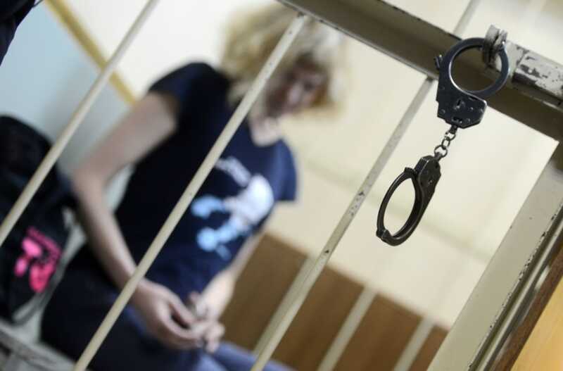 Российскую учительницу задержали за секс со школьником