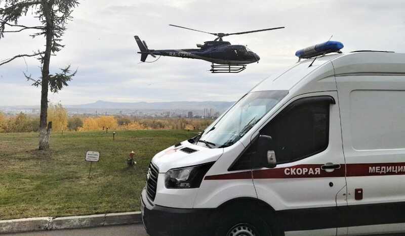 Под Красноярском спасатели эвакуировали сорвавшегося с камней мужчину на вертолете