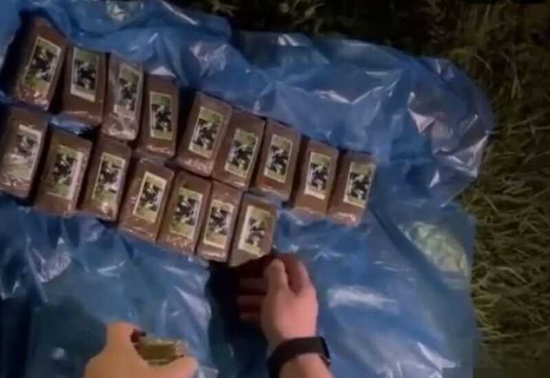 В Омской области задержали жительницу Армавира с почти пятью килограммами гашиша