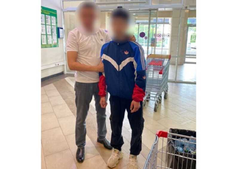 В Орске задержали 17-летнего курьера мошенников