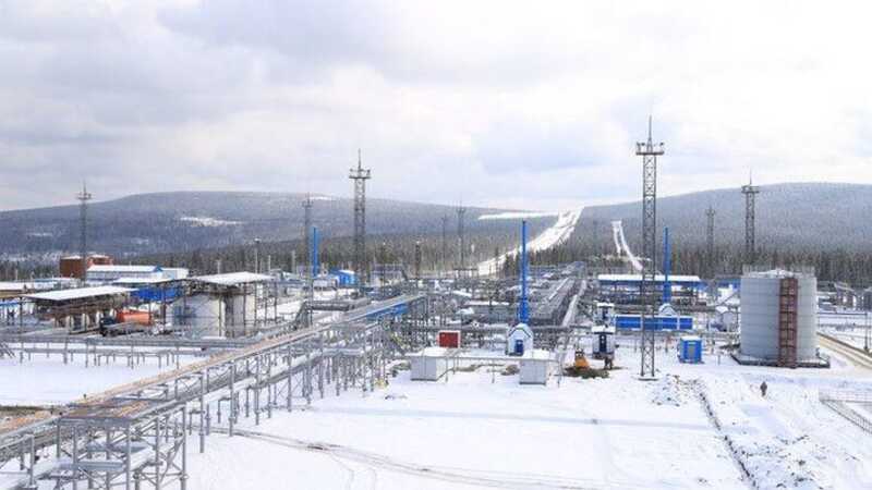 Подрядчик «СтройТрансНефтеГаза» не платит вахтовикам и заставляет работать в –10 в летней спецодежде