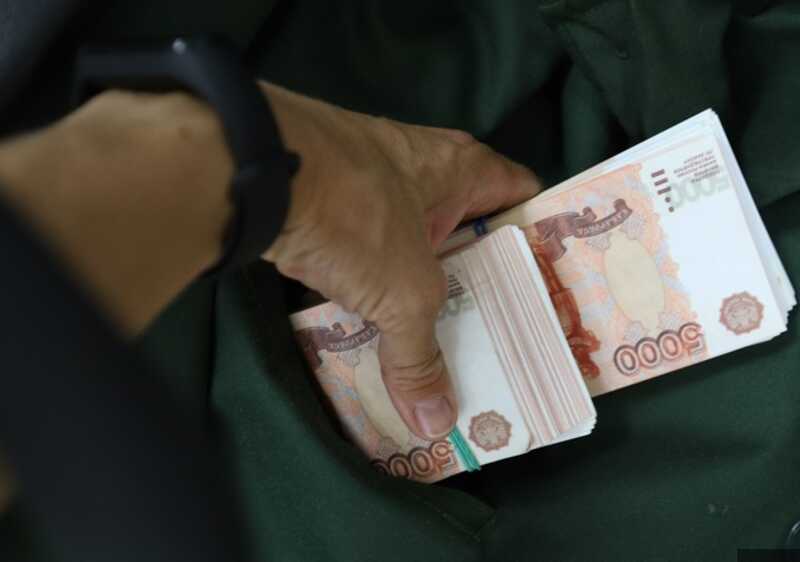 ФСБ поймала министра российского региона на получении взятки в 400 тысяч рублей