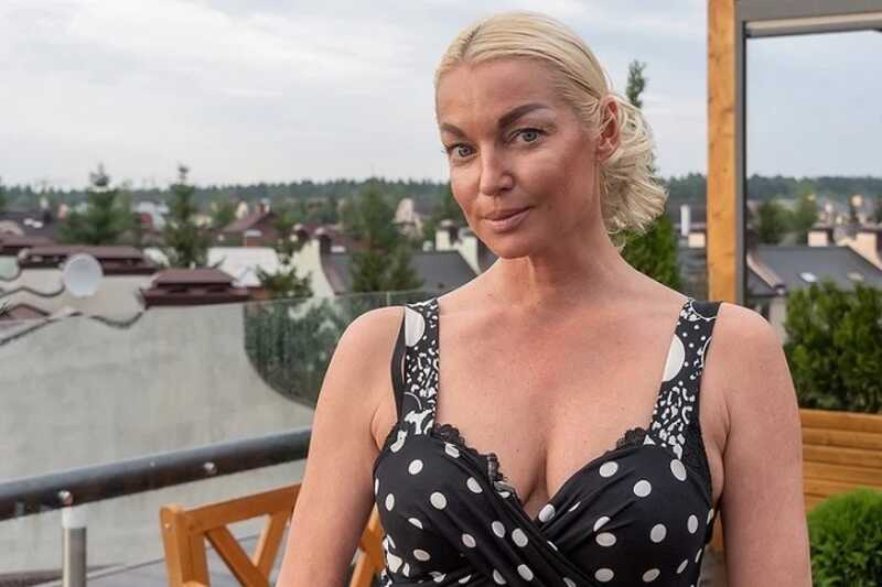 Налоговая заблокировала счета компании Анастасии Волочковой