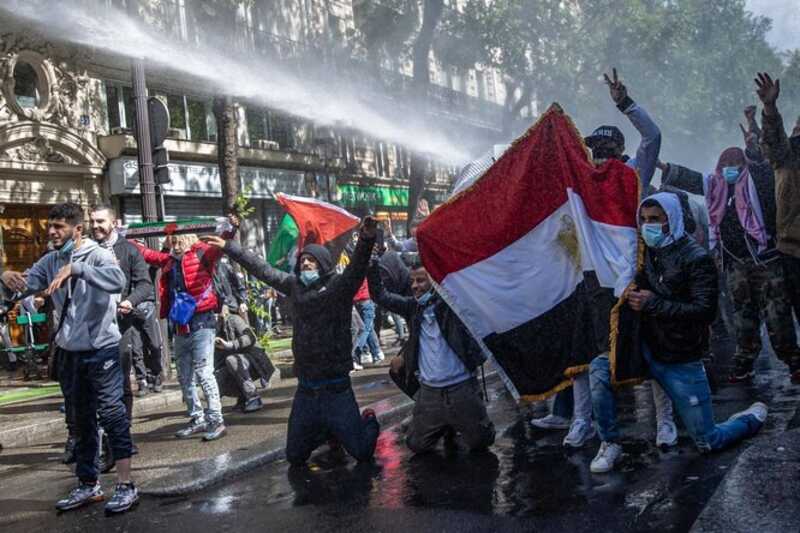 В Париже полиция применила слезоточивый газ и водометы на митинге в поддержку Палестины