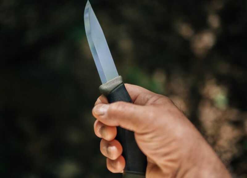 В российском городе мигрант избил сожительницу и ударил ее ножом в грудь