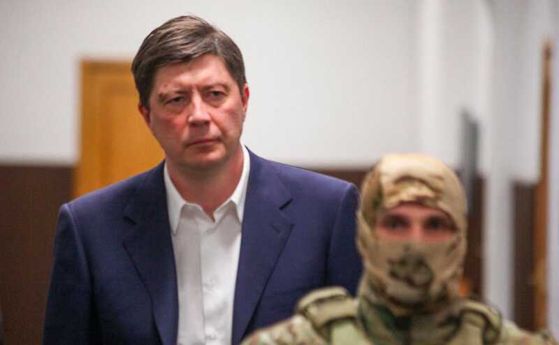 Суд отправил в СИЗО экс-владельца банка «Югра» Хотина