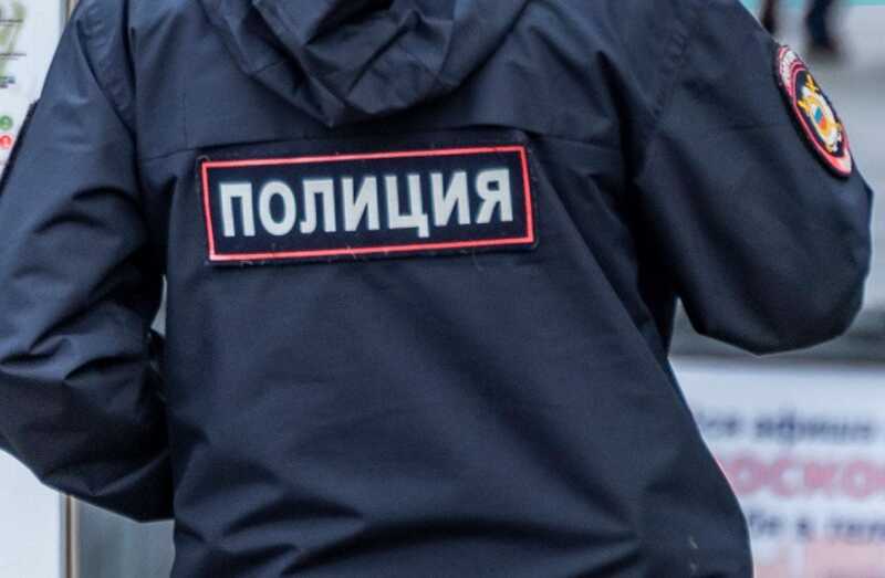 Пьяный россиянин напал на сотрудницу полиции и избил ее стулом