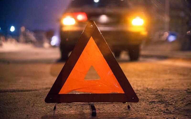 В Екатеринбурге пенсионер влетел на автомобиле в автобусную остановку, погибли 2 человека
