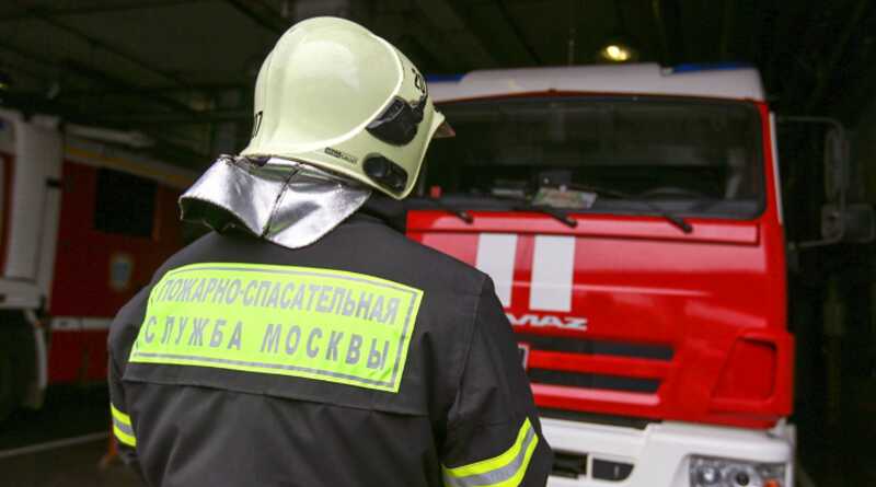 В центре Москвы полыхает пожар в многоэтажке
