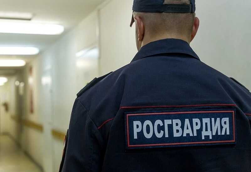 Росгвардейцы задержали ворвавшегося с ножом в храм мужчину