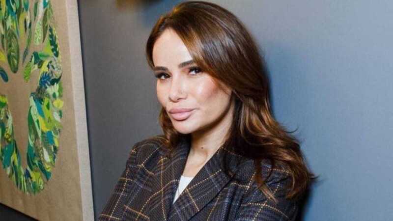 Айзу жестоко избила буйная обезьяна во время романтического свидания