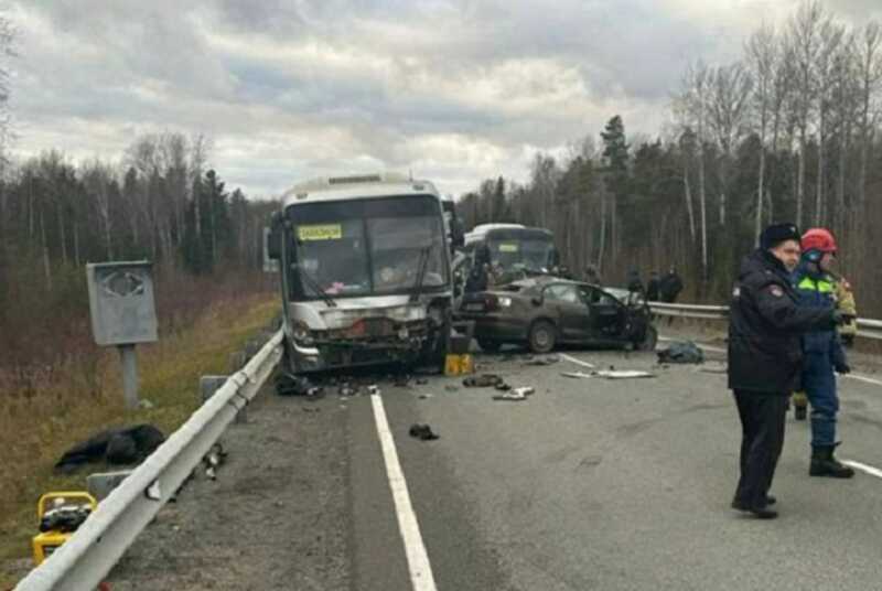В Ханты-Мансийском районе два человека погибли при столкновении автобуса с легковушкой