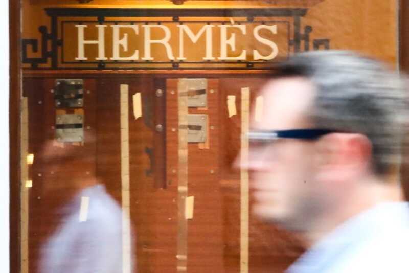 Товароведа российского бутика Hermes приговорили к трём годам условно