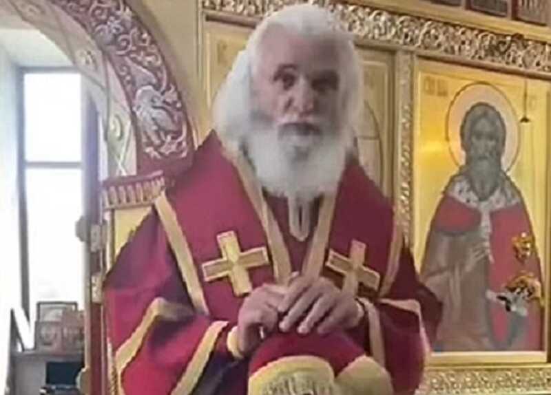 Священника, молившегося о мире, выгнали из храма