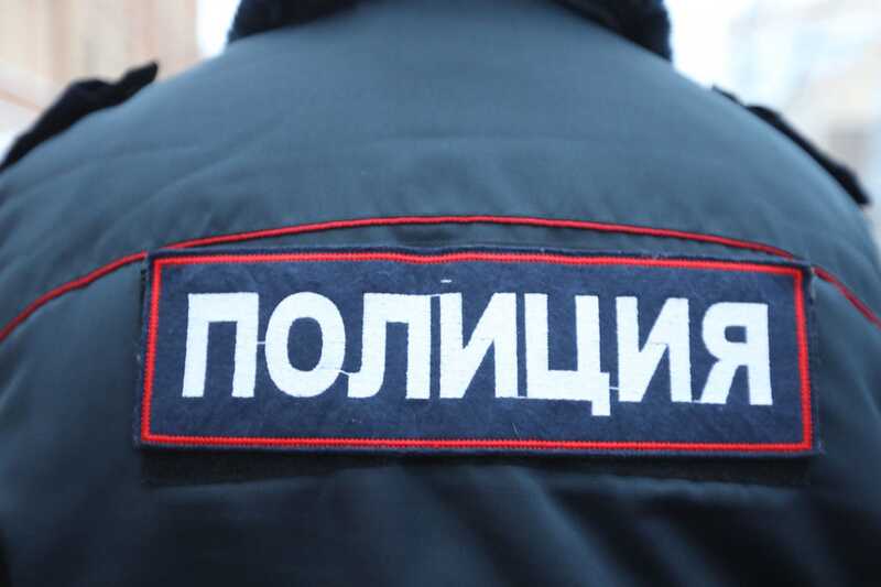 В Петербурге пенсионер МВД пнул полицейского и получил штраф