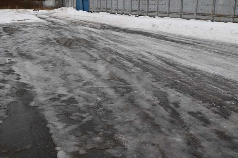 В Челябинске сразу два автобуса попали в аварию из-за снегопада