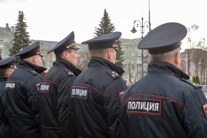 В Екатеринбурге начали судить группу полицейских, обвиняемых в получении взятки