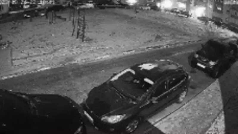 В Пыть-Яхе девушка выжила после падения с восьмого этажа на капот машины