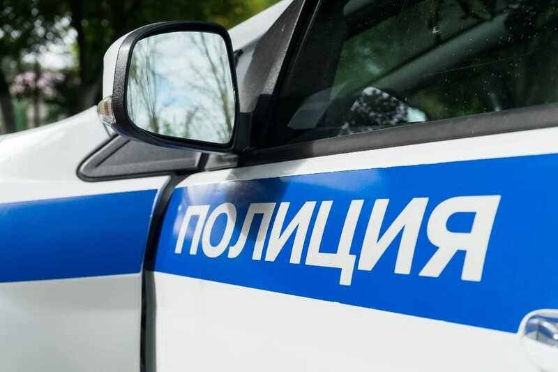 В Москве полицейский подбросил наркотики в квартиру и требовал полмиллиона у жильца