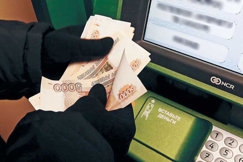 Педагог школы-интерната в Петербурге отправила мошенникам более 10 миллионов рублей