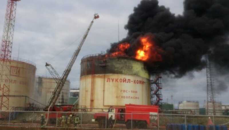 В Коми взорвался нефтяной резервуар «Лукойла», есть пострадавший