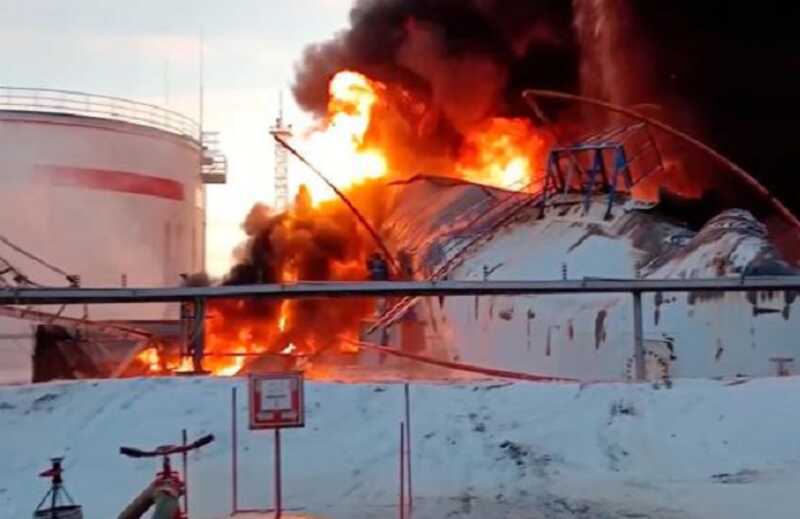 Уголовное дело возбудили по факту возгорания российского нефтерезервуара