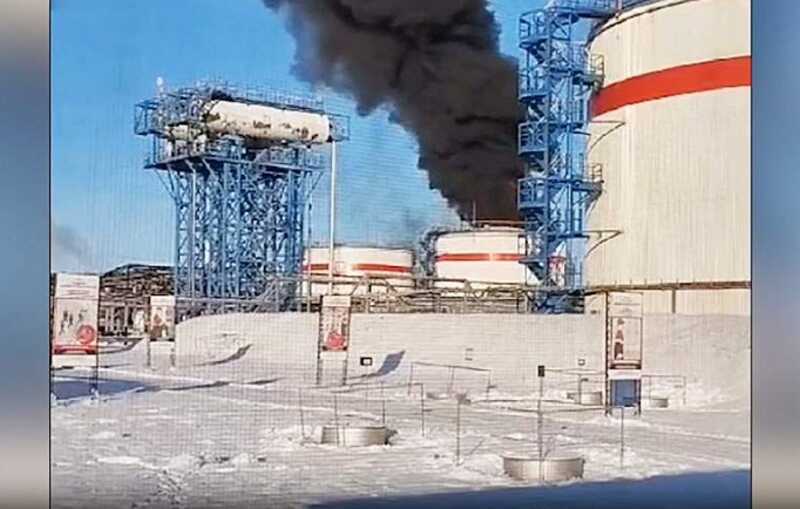 В Коми один человек погиб и двое пострадали при возгорании нефтяного резервуара