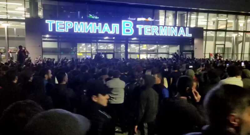 Правоохранители приступили к оценке ущерба, нанесенного аэропорту "Уйташ" погромщиками